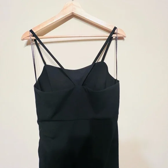 Elegant black dress. An absolute essential. Thick fabric. - Picture 2 of 5